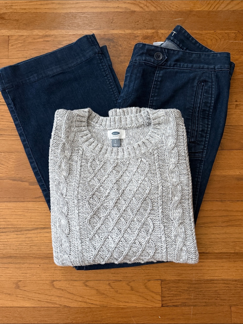 Old Navy gray marled cable knit crewneck sweater. Size S.